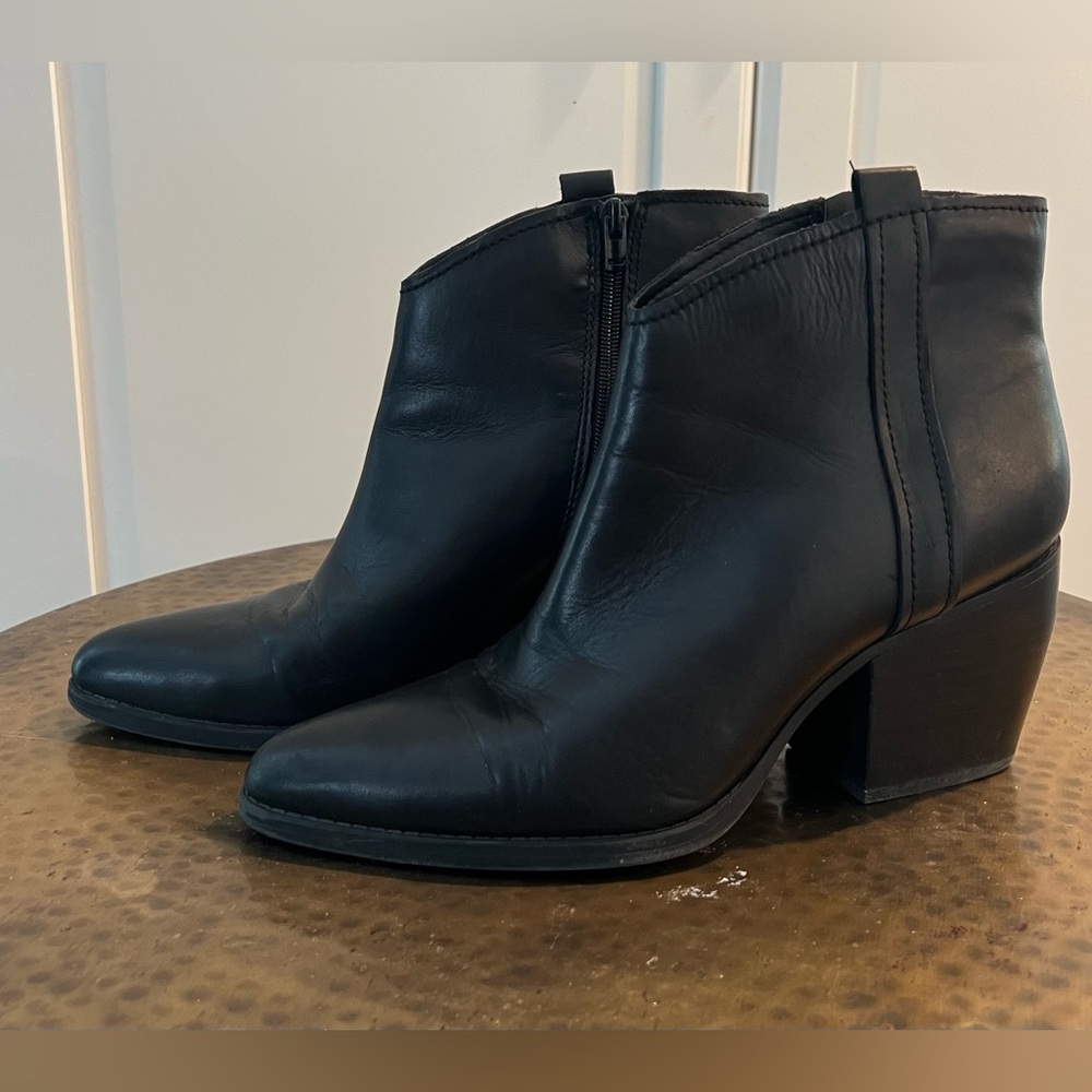 Naturalizer Fairmont Black Leather Booties Size 10